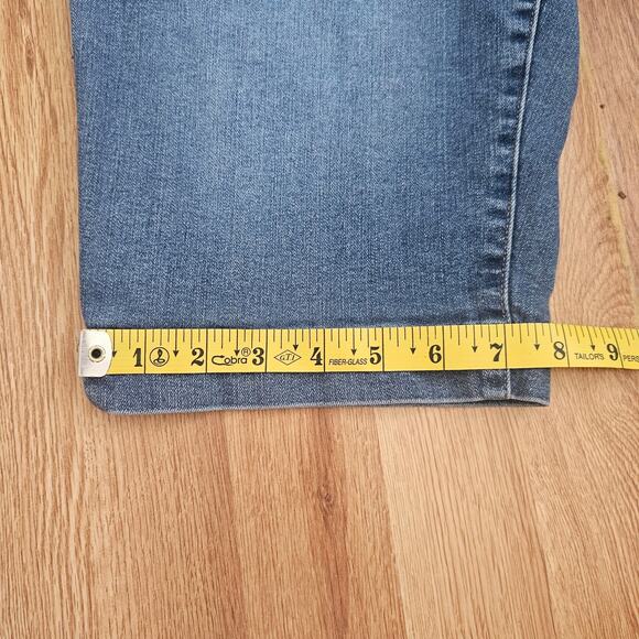 D. Jeans Stretch Denim Bermuda Shorts Women’s 12 Blue Mid Rise Casual Summer - Picture 8 of 8